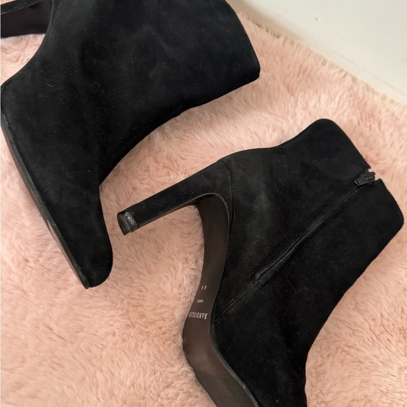 💥Bandolino Elegant Black Suede Ankle Boots - Picture 2 of 5